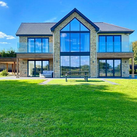 Stunning Modern Home Set In Beautiful Grounds. Bath Bagian luar foto