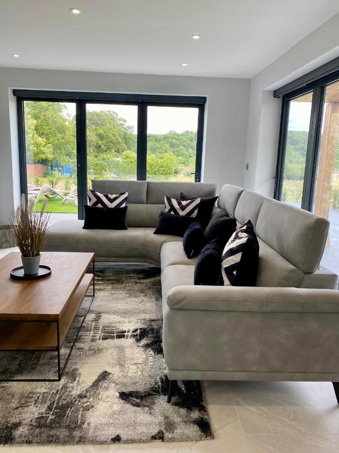 Stunning Modern Home Set In Beautiful Grounds. Bath Bagian luar foto