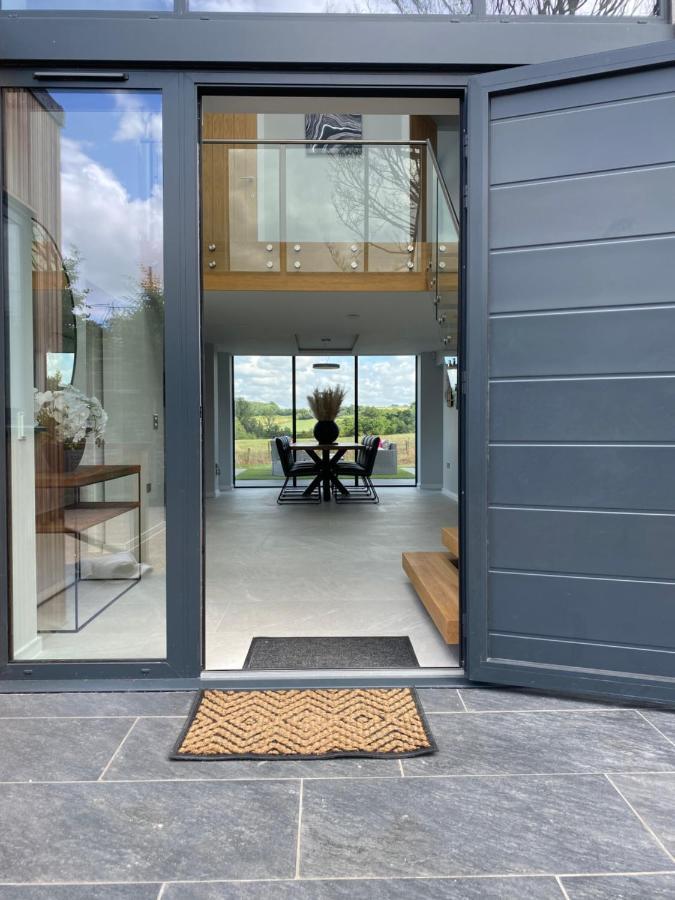 Stunning Modern Home Set In Beautiful Grounds. Bath Bagian luar foto