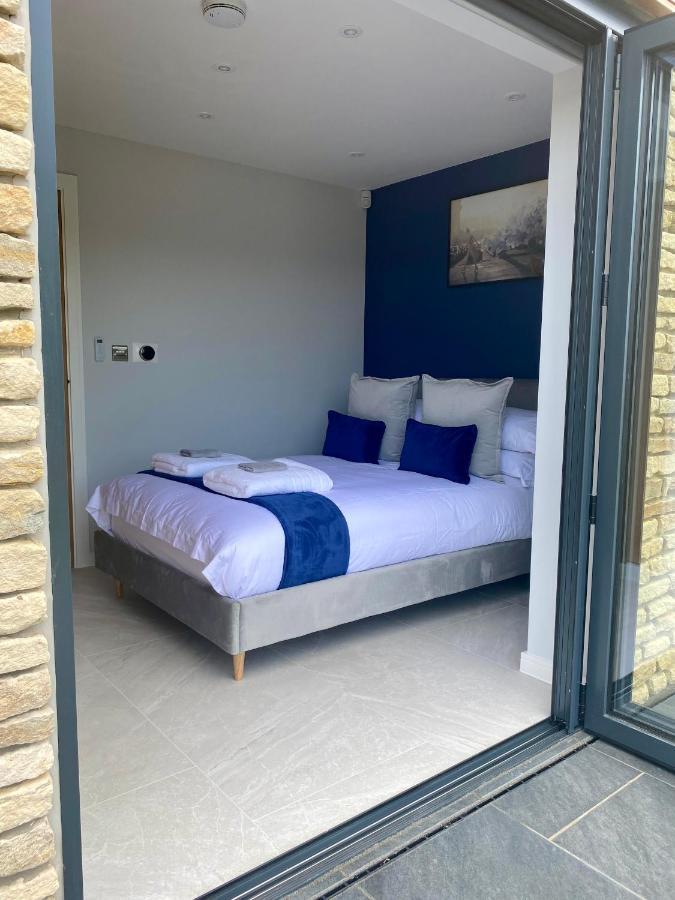 Stunning Modern Home Set In Beautiful Grounds. Bath Bagian luar foto