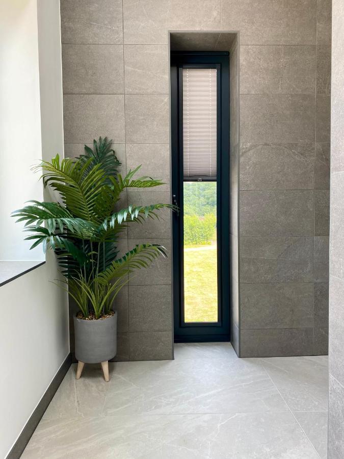Stunning Modern Home Set In Beautiful Grounds. Bath Bagian luar foto