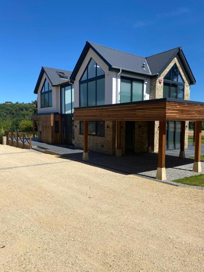 Stunning Modern Home Set In Beautiful Grounds. Bath Bagian luar foto