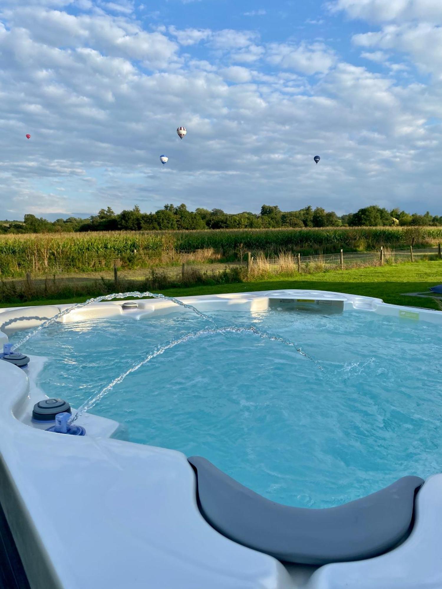 Stunning Modern Home Set In Beautiful Grounds. Bath Bagian luar foto