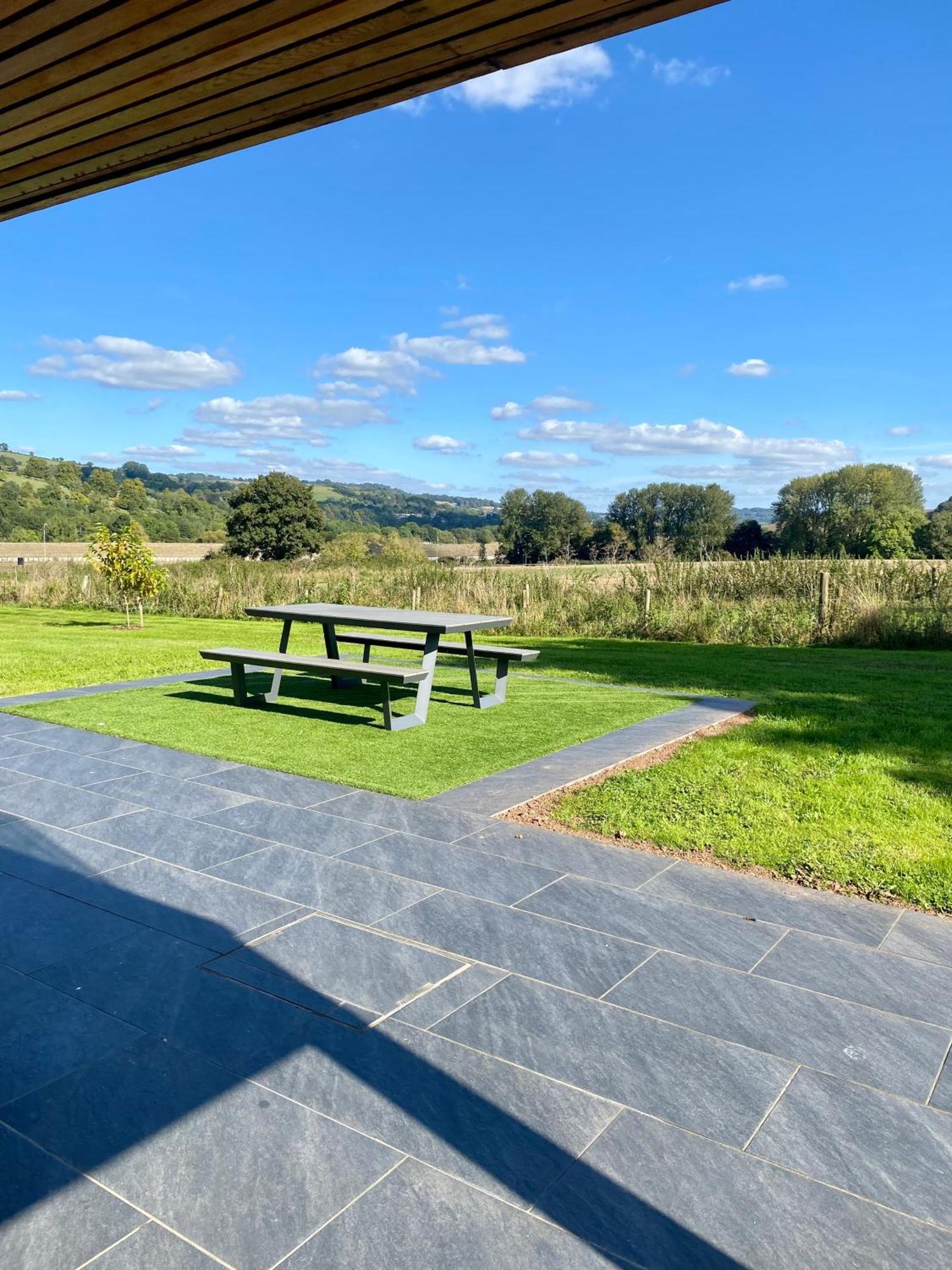 Stunning Modern Home Set In Beautiful Grounds. Bath Bagian luar foto